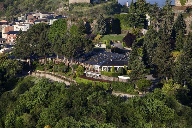 El Castell De Ciutat - Relais & Chateaux La Seu d'Urgell Exterior foto